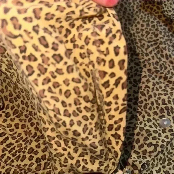 Spenser Jeremy Silk Cheetah print button down, size 6 - Picture 6 of 9